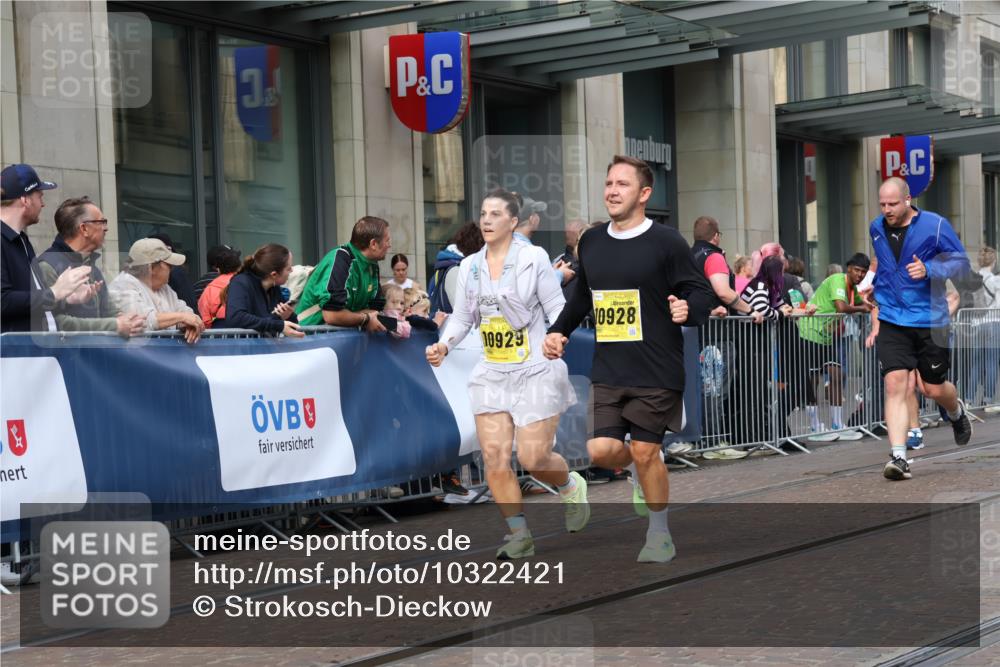 13.09.2026 - 21. swb-Marathon Bremen Strokosch-Dieckow http://msf.ph/oto/10322421 13.09.2026 10:59:34 Ziel 10175, 10236, 10355, 10669, 10691, 10867, 10928, 10929, 11054, 11056, 11071, 11089, 11158, 11159, 11160, 11194, 11250, 11259, 11419, 11427, 11445, 11453, 11501, 11528, 11637, 11803, 11879, 11904, 12123, 12138, 12238, 12239, 12242, 12243, 12274, 12388, 12480, 10147, 10377, 10492, 10745, 10922, 11086, 11125, 11151, 11207, 11301, 11302, 11500, 11519, 11594, 11873, 12267, 12295, 12481, 12537, 12541 meine-sportfotos.de