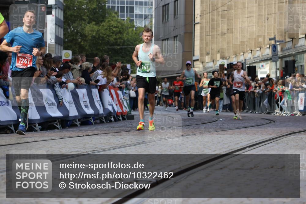 13.09.2026 - 21. swb-Marathon Bremen Strokosch-Dieckow http://msf.ph/oto/10322462 13.09.2026 13:09:38 Ziel 1034, 1241, 2291, 2909, 3197, 4895, 4898, 5111, 5383, 8759, 8830, 9789, 9866, 9904, 10044, 195, 567, 1723, 1975, 2750, 4782, 8835, 9241, 9277, 9804 meine-sportfotos.de