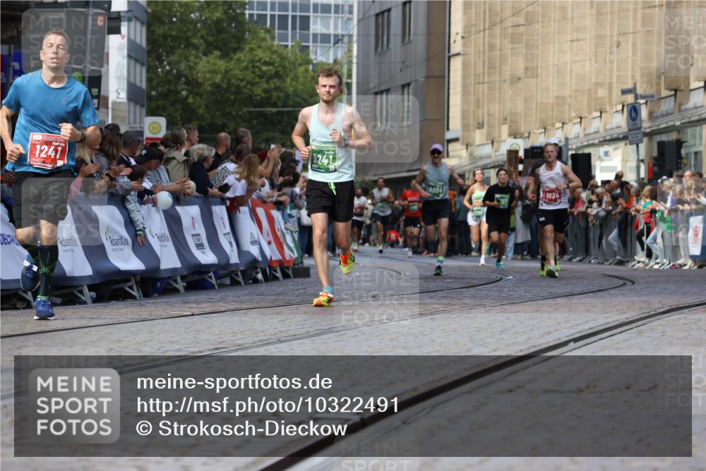 13.09.2026 - 21. swb-Marathon Bremen Strokosch-Dieckow http://msf.ph/oto/10322491 13.09.2026 13:09:38 Ziel 1034, 1241, 2291, 2909, 3197, 4895, 4898, 5111, 5383, 8759, 8830, 9789, 9866, 9904, 10044, 195, 567, 1723, 1975, 2750, 4782, 8835, 9241, 9277, 9804 meine-sportfotos.de