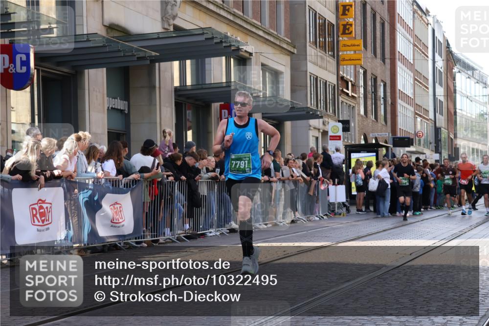 13.09.2026 - 21. swb-Marathon Bremen Strokosch-Dieckow http://msf.ph/oto/10322495 13.09.2026 13:18:38 Ziel 307, 2007, 4120, 4857, 4916, 5277, 6310, 6787, 7104, 7154, 7163, 7602, 7647, 7686, 7791, 9512, 13184, 465, 1146, 1419, 2055, 2324, 2948, 3631, 4120, 4413, 4642, 5307, 5460, 5867, 6293, 6294, 6787, 6818, 7245, 7491, 7731, 7954, 8404, 8540, 8743, 8872, 9019, 9275, 9327, 9833, 13150 meine-sportfotos.de