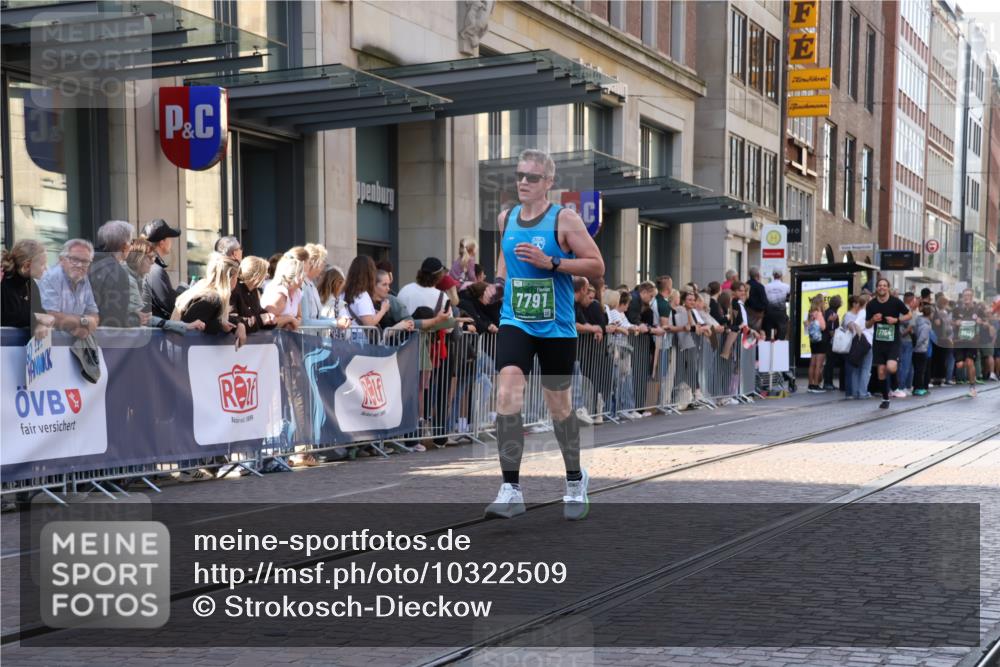13.09.2026 - 21. swb-Marathon Bremen Strokosch-Dieckow http://msf.ph/oto/10322509 13.09.2026 13:18:38 Ziel 307, 2007, 4120, 4857, 4916, 5277, 6310, 6787, 7104, 7154, 7163, 7602, 7647, 7686, 7791, 9512, 13184, 465, 1146, 1419, 2055, 2324, 2948, 3631, 4120, 4413, 4642, 5307, 5460, 5867, 6293, 6294, 6787, 6818, 7245, 7491, 7731, 7954, 8404, 8540, 8743, 8872, 9019, 9275, 9327, 9833, 13150 meine-sportfotos.de