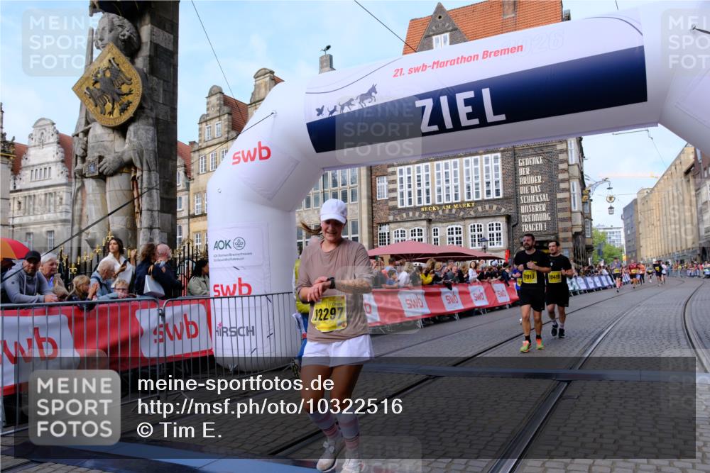 13.09.2026 - 21. swb-Marathon Bremen Tim E. http://msf.ph/oto/10322516 13.09.2026 10:59:22 Ziel 10383, 10415, 10427, 10477, 10668, 10787, 10843, 11034, 11125, 11267, 11278, 11301, 11302, 11602, 11913, 12015, 12118, 12127, 12130, 12131, 12200, 12271, 12297, 12414 meine-sportfotos.de