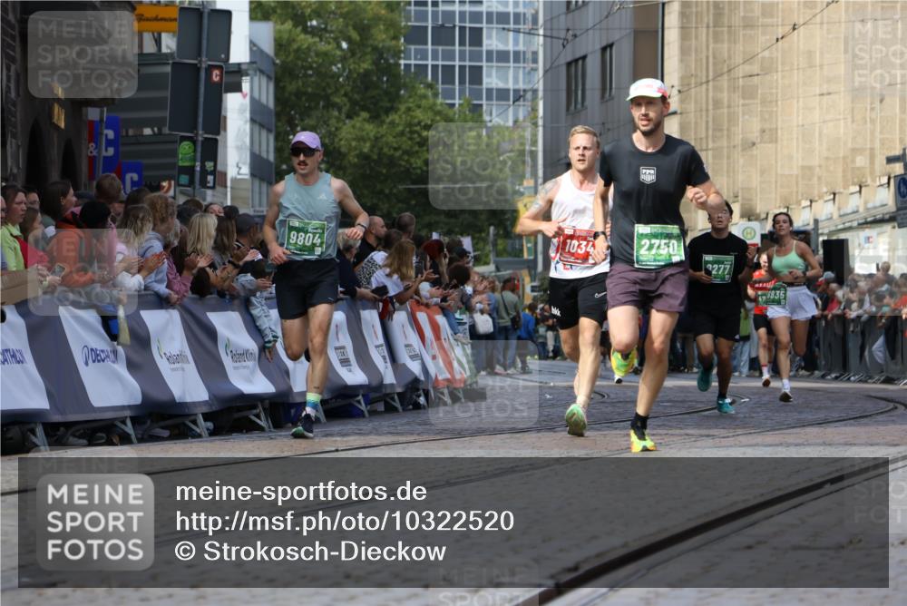 13.09.2026 - 21. swb-Marathon Bremen Strokosch-Dieckow http://msf.ph/oto/10322520 13.09.2026 13:09:44 Ziel 1034, 1241, 3197, 4895, 5111, 6652, 8759, 9789, 9866, 9904, 567, 1723, 1975, 2750, 8835, 9277, 9804 meine-sportfotos.de