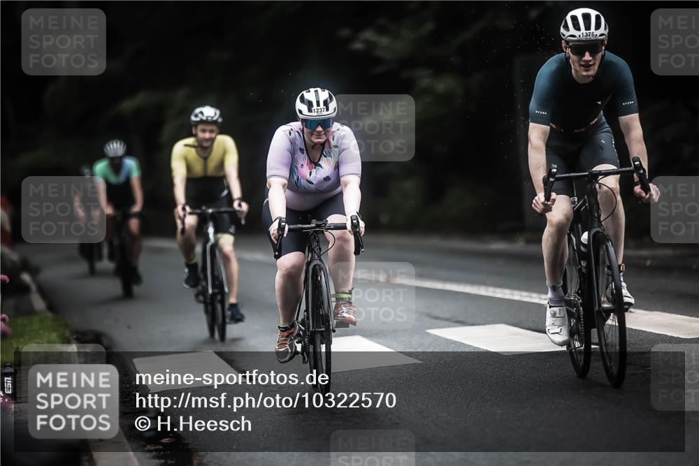 13.09.2026 - Stadtparktriathlon H.Heesch http://msf.ph/oto/10322570 13.09.2026 13:08:36 Radfahren 1212, 1214, 1237, 1239, 1274, 1294, 1351, 1358, 1376 meine-sportfotos.de