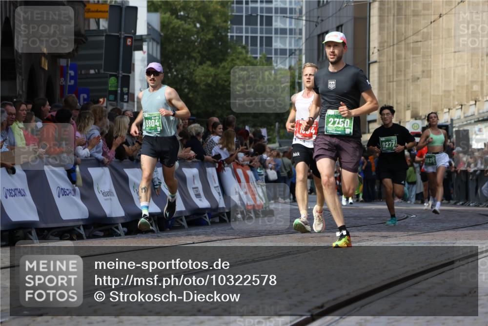 13.09.2026 - 21. swb-Marathon Bremen Strokosch-Dieckow http://msf.ph/oto/10322578 13.09.2026 13:09:44 Ziel 1034, 1241, 3197, 4895, 5111, 6652, 8759, 9789, 9866, 9904, 567, 1723, 1975, 2750, 8835, 9277, 9804 meine-sportfotos.de