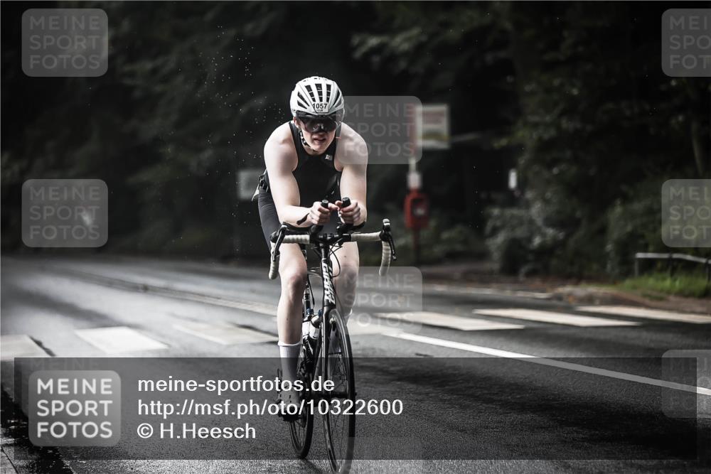 13.09.2026 - Stadtparktriathlon H.Heesch http://msf.ph/oto/10322600 13.09.2026 11:59:42 Radfahren 832, 851, 1045, 1055, 1057 meine-sportfotos.de