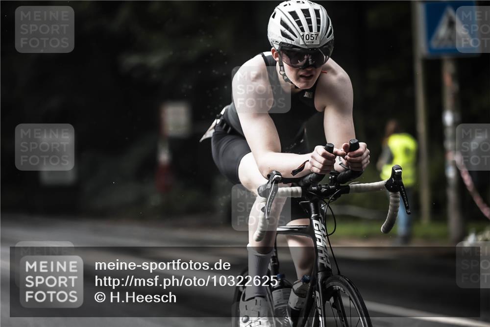 13.09.2026 - Stadtparktriathlon H.Heesch http://msf.ph/oto/10322625 13.09.2026 11:59:43 Radfahren 805, 832, 851, 1045, 1055, 1057 meine-sportfotos.de