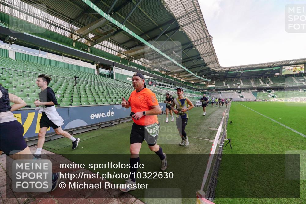 13.09.2026 - 21. swb-Marathon Bremen Michael Burmester http://msf.ph/oto/10322630 13.09.2026 13:23:56 Laufen im Stadion 137, 160, 182, 211, 324, 434, 533, 548, 571, 609, 708, 721, 723, 739, 743, 752, 892, 1157, 1178, 1259, 1273, 1331, 1463, 1471, 1597, 1598, 1691, 1746, 1788, 1944, 2095, 2211, 2213, 2252, 2286, 2312, 2323, 2433, 2445, 2465, 2475, 2483, 2495, 2497, 2503, 2504, 2526, 2571, 2644, 2768, 2776, 2936, 2968, 3252, 3282, 3288, 3289, 3292, 3298, 3306, 3312, 3347, 3364, 3381, 3395, 3423, 3447, 3505, 3530, 3559, 3727, 3770, 3819, 4054, 4231, 4406, 4407, 4431, 4466, 4467, 4584 meine-sportfotos.de