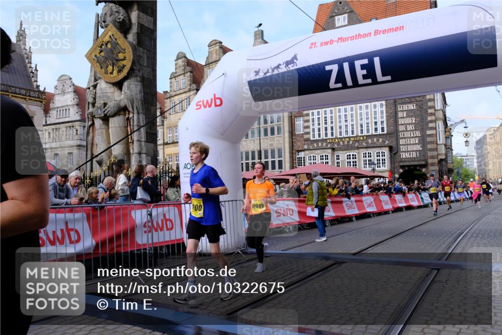 13.09.2026 - 21. swb-Marathon Bremen Tim E. http://msf.ph/oto/10322675 13.09.2026 10:59:26 Ziel 10383, 10415, 10427, 10477, 10492, 10668, 10843, 11034, 11086, 11125, 11301, 11302, 11500, 11602, 11913, 12015, 12118, 12127, 12131, 12200, 12271, 12297, 12541 meine-sportfotos.de