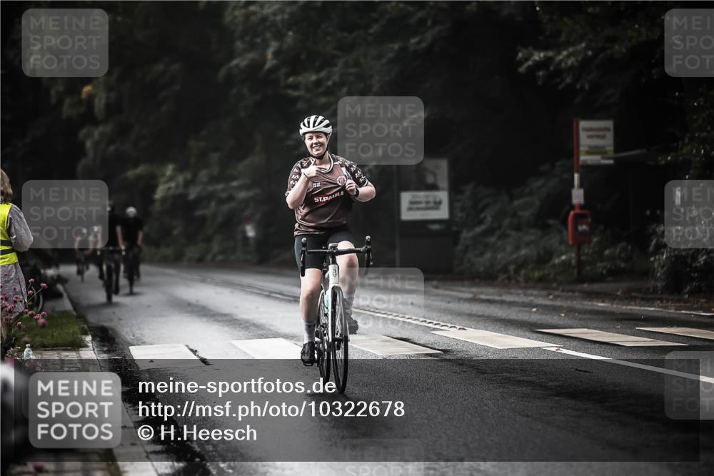 13.09.2026 - Stadtparktriathlon H.Heesch http://msf.ph/oto/10322678 13.09.2026 11:59:48 Radfahren 805, 895, 986, 1026, 1055, 1057 meine-sportfotos.de