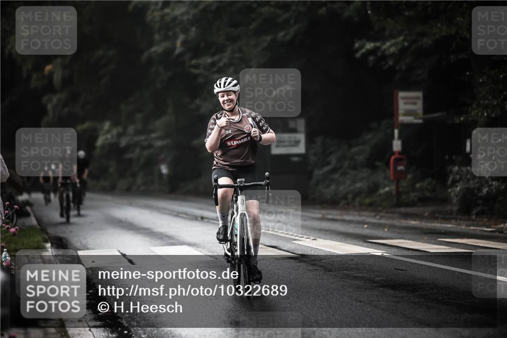 13.09.2026 - Stadtparktriathlon H.Heesch http://msf.ph/oto/10322689 13.09.2026 11:59:49 Radfahren 805, 895, 986, 1026, 1055 meine-sportfotos.de