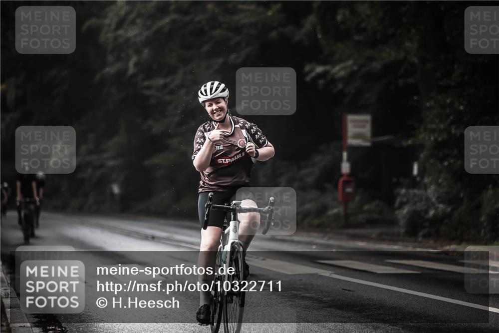 13.09.2026 - Stadtparktriathlon H.Heesch http://msf.ph/oto/10322711 13.09.2026 11:59:49 Radfahren 805, 895, 986, 1026, 1055 meine-sportfotos.de
