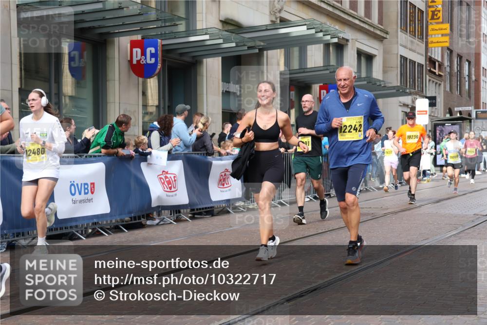 13.09.2026 - 21. swb-Marathon Bremen Strokosch-Dieckow http://msf.ph/oto/10322717 13.09.2026 10:59:41 Ziel 10175, 10236, 10691, 10758, 10867, 11054, 11056, 11071, 11089, 11158, 11159, 11160, 11250, 11259, 11427, 11445, 11453, 11524, 11525, 11528, 11587, 11588, 11589, 11637, 11803, 11879, 11904, 11907, 12123, 12238, 12239, 12242, 12243, 12274, 12388, 12480, 10147, 10355, 10377, 10669, 10745, 10922, 10928, 10929, 11151, 11194, 11207, 11419, 11501, 11519, 11594, 11873, 12138, 12267, 12295, 12481 meine-sportfotos.de