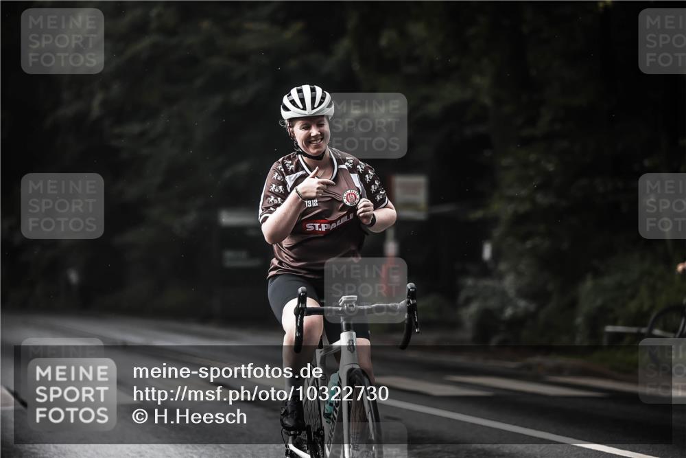 13.09.2026 - Stadtparktriathlon H.Heesch http://msf.ph/oto/10322730 13.09.2026 11:59:49 Radfahren 805, 895, 986, 1026, 1055 meine-sportfotos.de