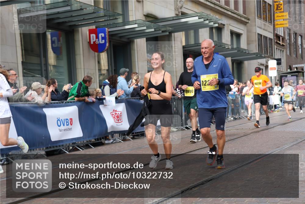 13.09.2026 - 21. swb-Marathon Bremen Strokosch-Dieckow http://msf.ph/oto/10322732 13.09.2026 10:59:41 Ziel 10175, 10236, 10691, 10758, 10867, 11054, 11056, 11071, 11089, 11158, 11159, 11160, 11250, 11259, 11427, 11445, 11453, 11524, 11525, 11528, 11587, 11588, 11589, 11637, 11803, 11879, 11904, 11907, 12123, 12238, 12239, 12242, 12243, 12274, 12388, 12480, 10147, 10355, 10377, 10669, 10745, 10922, 10928, 10929, 11151, 11194, 11207, 11419, 11501, 11519, 11594, 11873, 12138, 12267, 12295, 12481 meine-sportfotos.de