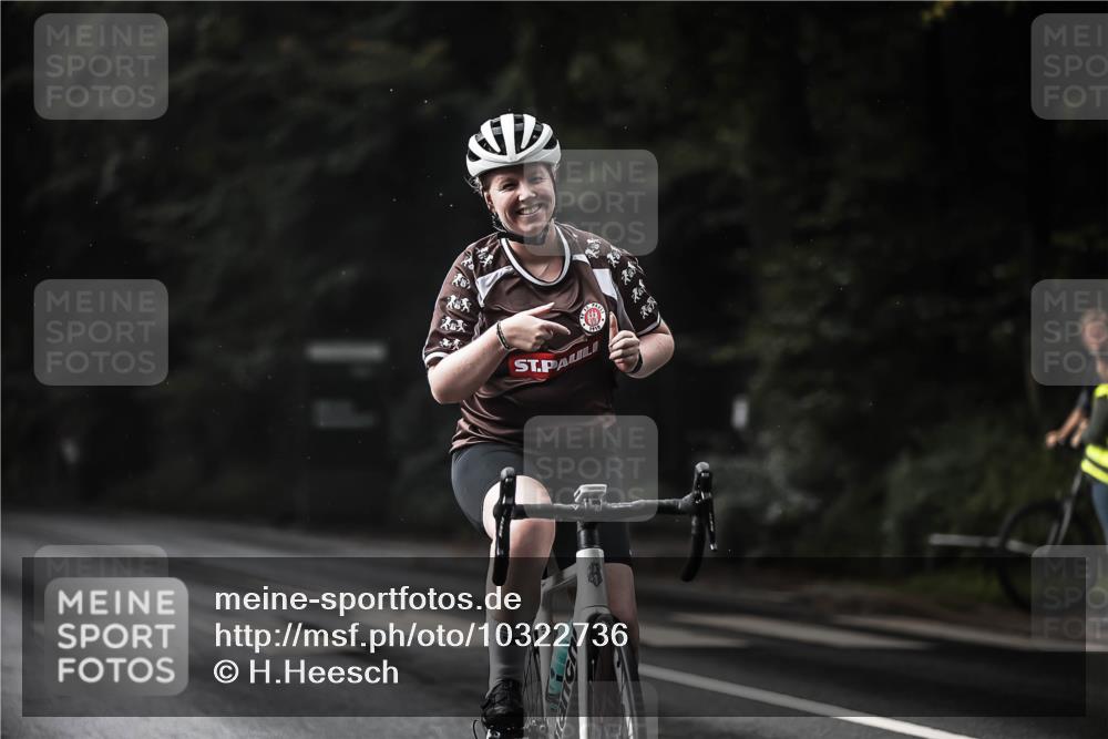13.09.2026 - Stadtparktriathlon H.Heesch http://msf.ph/oto/10322736 13.09.2026 11:59:50 Radfahren 805, 895, 986, 1026, 1055 meine-sportfotos.de