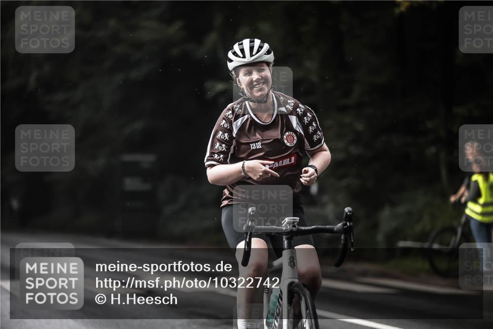 13.09.2026 - Stadtparktriathlon H.Heesch http://msf.ph/oto/10322742 13.09.2026 11:59:50 Radfahren 805, 895, 986, 1026, 1055 meine-sportfotos.de