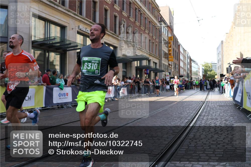 13.09.2026 - 21. swb-Marathon Bremen Strokosch-Dieckow http://msf.ph/oto/10322745 13.09.2026 13:18:47 Ziel 189, 307, 666, 1599, 2007, 2390, 2535, 3508, 4819, 4857, 4916, 5172, 5277, 6137, 6310, 6633, 7154, 7647, 7686, 7791, 9512, 9805, 13184, 465, 2055, 2324, 2948, 3631, 4120, 4413, 4642, 5277, 5867, 6293, 6294, 6787, 6818, 7104, 7163, 7245, 7602, 7731, 8404, 8540, 8743, 8872, 9019, 9275, 9327, 9833 meine-sportfotos.de