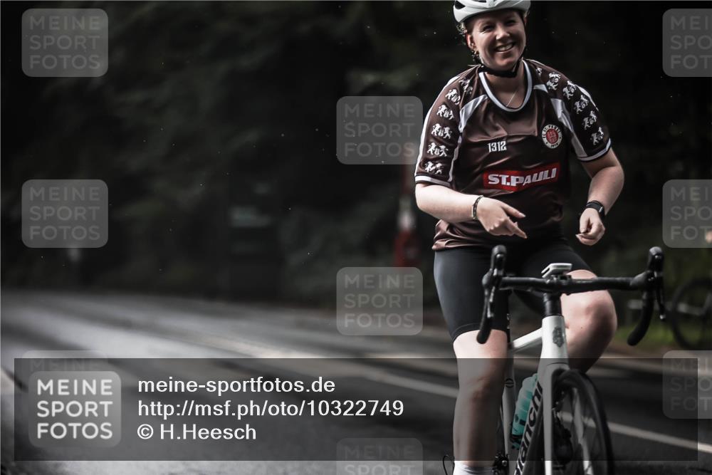 13.09.2026 - Stadtparktriathlon H.Heesch http://msf.ph/oto/10322749 13.09.2026 11:59:50 Radfahren 805, 895, 986, 1026, 1055 meine-sportfotos.de