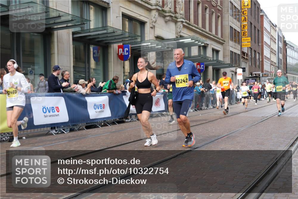 13.09.2026 - 21. swb-Marathon Bremen Strokosch-Dieckow http://msf.ph/oto/10322754 13.09.2026 10:59:41 Ziel 10175, 10236, 10691, 10758, 10867, 11054, 11056, 11071, 11089, 11158, 11159, 11160, 11250, 11259, 11427, 11445, 11453, 11524, 11525, 11528, 11587, 11588, 11589, 11637, 11803, 11879, 11904, 11907, 12123, 12238, 12239, 12242, 12243, 12274, 12388, 12480, 10147, 10355, 10377, 10669, 10745, 10922, 10928, 10929, 11151, 11194, 11207, 11419, 11501, 11519, 11594, 11873, 12138, 12267, 12295, 12481 meine-sportfotos.de