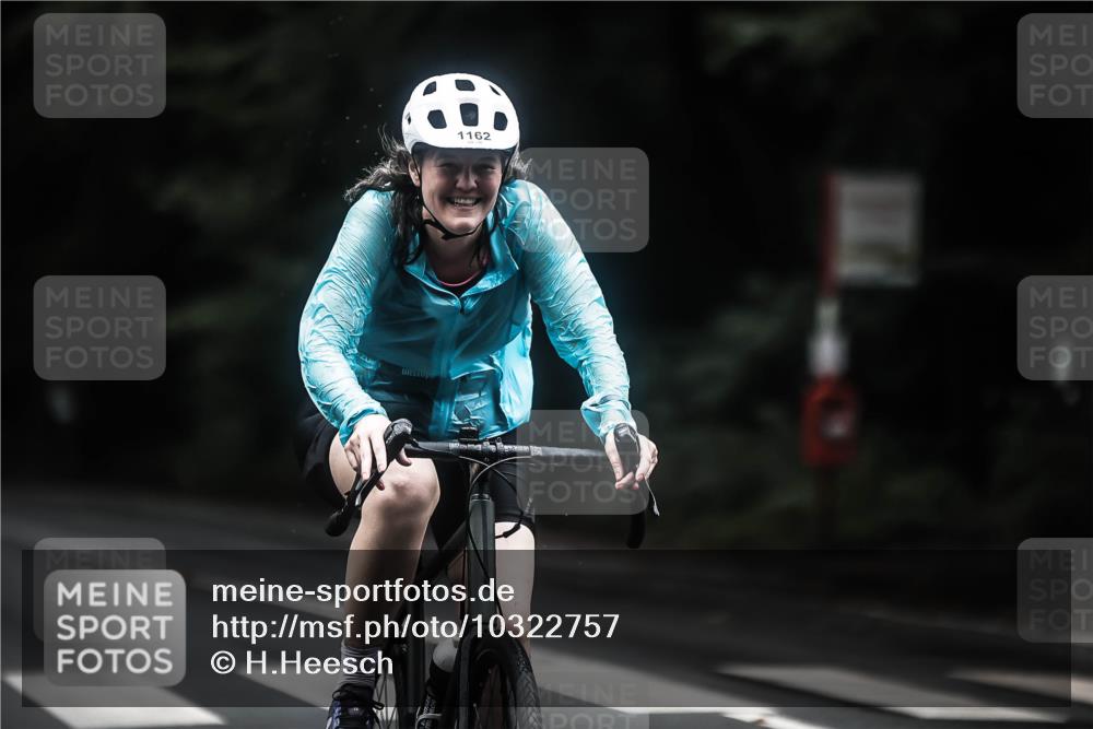 13.09.2026 - Stadtparktriathlon H.Heesch http://msf.ph/oto/10322757 13.09.2026 13:08:53 Radfahren 1162, 1298, 1319, 1370, 1397 meine-sportfotos.de