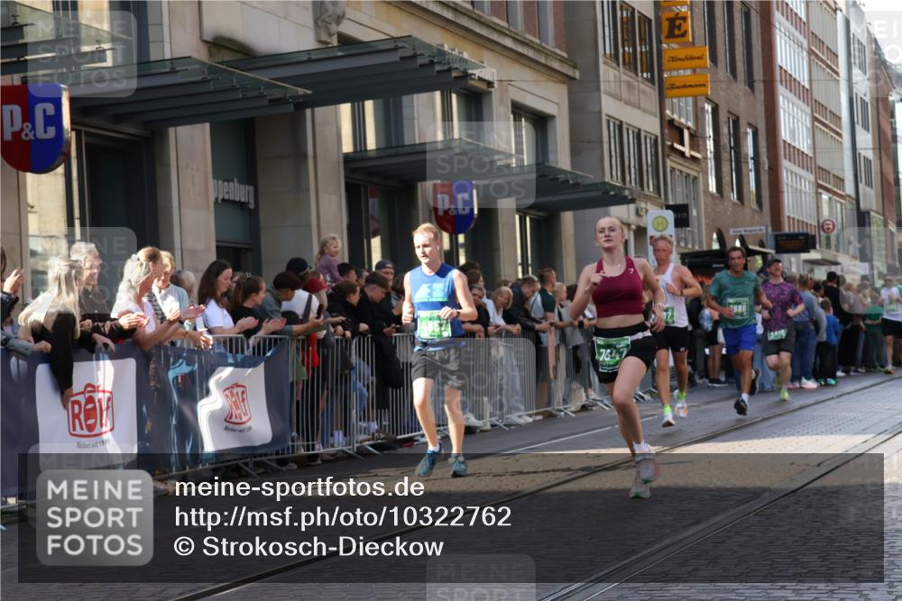 13.09.2026 - 21. swb-Marathon Bremen Strokosch-Dieckow http://msf.ph/oto/10322762 13.09.2026 13:18:48 Ziel 189, 307, 666, 1599, 2007, 2390, 2535, 3508, 4819, 4857, 4916, 5172, 6008, 6137, 6310, 6633, 7154, 7647, 7686, 7791, 9512, 9805, 13184, 307, 465, 2055, 2324, 2948, 3631, 4120, 4413, 4642, 5277, 5867, 6293, 6294, 6787, 6818, 7104, 7163, 7245, 7602, 7731, 8404, 8540, 8743, 8872, 9019, 9275, 9327, 9833 meine-sportfotos.de