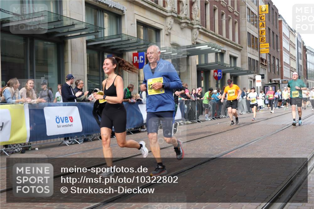 13.09.2026 - 21. swb-Marathon Bremen Strokosch-Dieckow http://msf.ph/oto/10322802 13.09.2026 10:59:42 Ziel 10175, 10236, 10691, 10758, 10867, 11054, 11056, 11071, 11089, 11158, 11159, 11160, 11250, 11259, 11427, 11445, 11453, 11524, 11525, 11528, 11587, 11588, 11589, 11637, 11803, 11879, 11904, 11907, 12123, 12238, 12239, 12242, 12243, 12274, 12352, 12388, 12480, 10147, 10355, 10377, 10669, 10745, 10922, 10928, 10929, 11151, 11194, 11207, 11419, 11501, 11519, 11594, 11873, 12138, 12267, 12295, 12481 meine-sportfotos.de