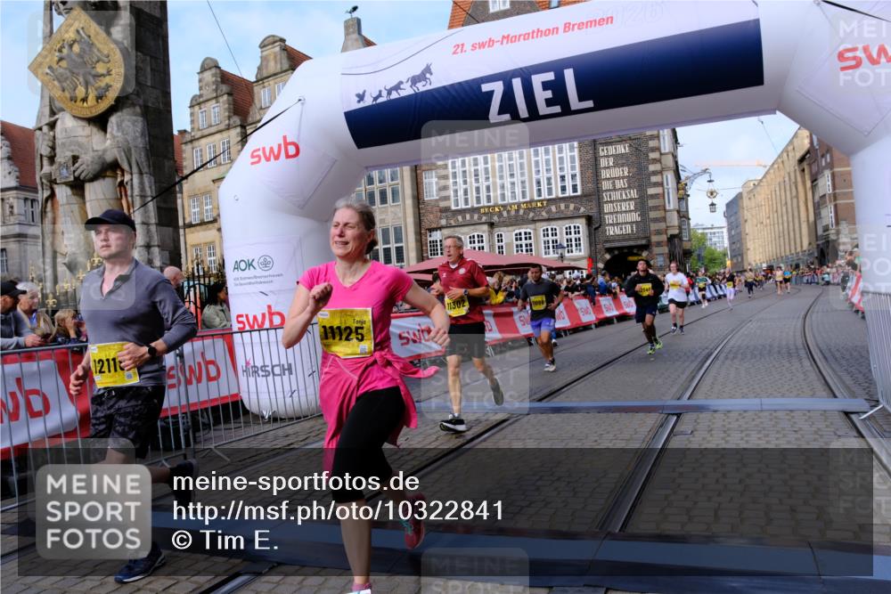 13.09.2026 - 21. swb-Marathon Bremen Tim E. http://msf.ph/oto/10322841 13.09.2026 10:59:30 Ziel 10415, 10427, 10492, 10668, 11086, 11125, 11301, 11302, 11500, 11913, 12015, 12118, 12200, 12267, 12297, 12537, 12541 meine-sportfotos.de