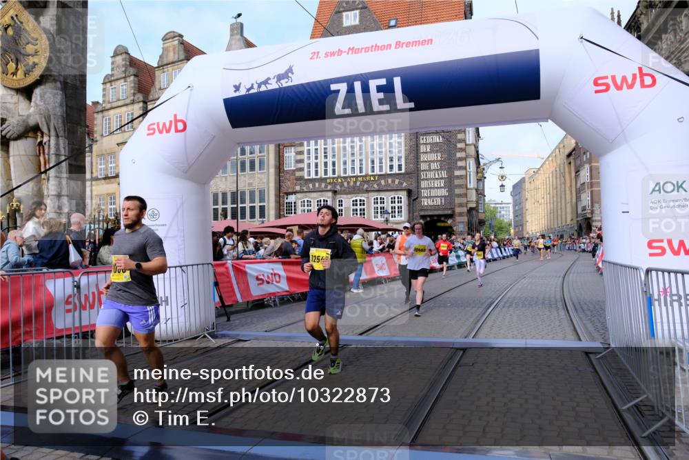 13.09.2026 - 21. swb-Marathon Bremen Tim E. http://msf.ph/oto/10322873 13.09.2026 10:59:32 Ziel 10415, 10492, 10668, 11086, 11125, 11301, 11302, 11500, 11913, 12118, 12200, 12267, 12297, 12537, 12541 meine-sportfotos.de