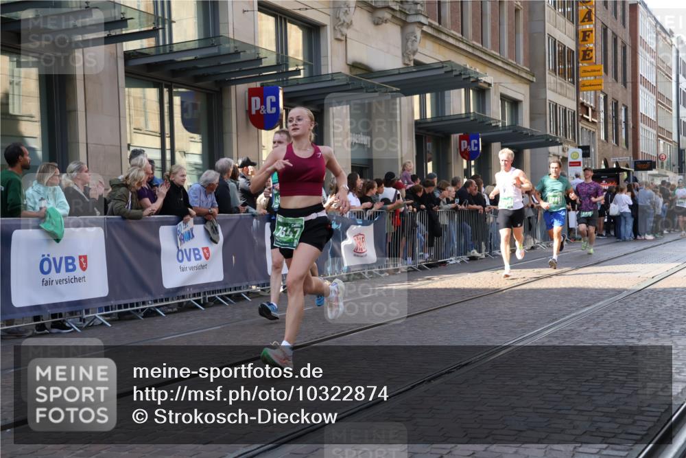 13.09.2026 - 21. swb-Marathon Bremen Strokosch-Dieckow http://msf.ph/oto/10322874 13.09.2026 13:18:49 Ziel 189, 666, 1599, 2007, 2390, 2423, 2535, 3508, 4819, 4857, 4916, 5172, 6008, 6137, 6310, 6633, 7154, 7647, 7686, 7754, 7791, 9512, 9552, 9805, 13184, 307, 465, 2324, 2948, 3631, 4120, 4413, 4642, 5277, 5867, 6787, 6818, 7104, 7163, 7245, 7602, 7731, 8404, 8540, 8743, 8872, 9019, 9275, 9327, 9833 meine-sportfotos.de