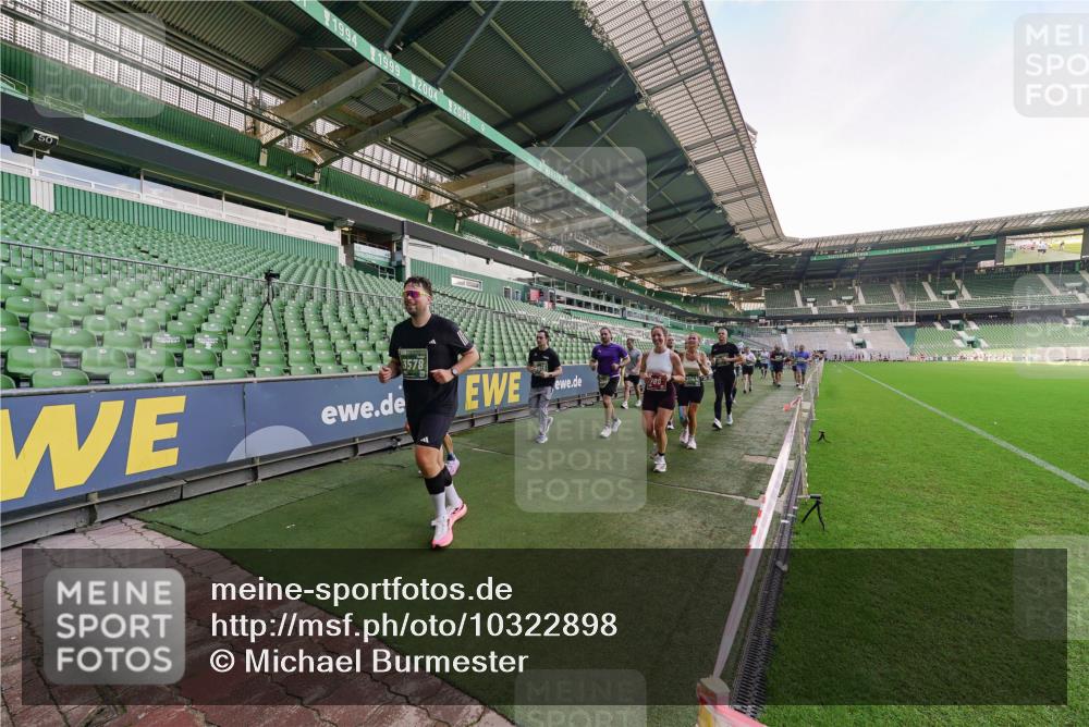 13.09.2026 - 21. swb-Marathon Bremen Michael Burmester http://msf.ph/oto/10322898 13.09.2026 13:24:25 Laufen im Stadion 137, 182, 213, 294, 324, 434, 505, 533, 548, 609, 708, 721, 723, 739, 743, 752, 892, 1273, 1331, 1463, 1471, 1491, 1504, 1515, 1597, 1598, 1746, 1830, 1944, 2095, 2211, 2252, 2267, 2271, 2286, 2312, 2323, 2433, 2445, 2465, 2475, 2483, 2495, 2497, 2503, 2506, 2554, 2571, 2644, 2768, 2776, 2833, 2936, 2968, 3005, 3142, 3211, 3252, 3282, 3288, 3289, 3292, 3298, 3306, 3312, 3347, 3364, 3381, 3390, 3395, 3423, 3447, 3505, 3559, 3727, 3770, 3819, 4231, 4466, 4467 meine-sportfotos.de