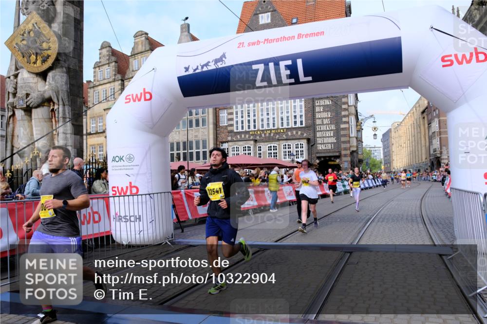 13.09.2026 - 21. swb-Marathon Bremen Tim E. http://msf.ph/oto/10322904 13.09.2026 10:59:33 Ziel 10377, 10415, 10492, 10668, 11086, 11125, 11301, 11302, 11500, 11873, 11913, 12118, 12200, 12267, 12537, 12541 meine-sportfotos.de