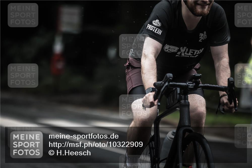 13.09.2026 - Stadtparktriathlon H.Heesch http://msf.ph/oto/10322909 13.09.2026 13:09:06 Radfahren 1230, 1290, 1324, 1350 meine-sportfotos.de