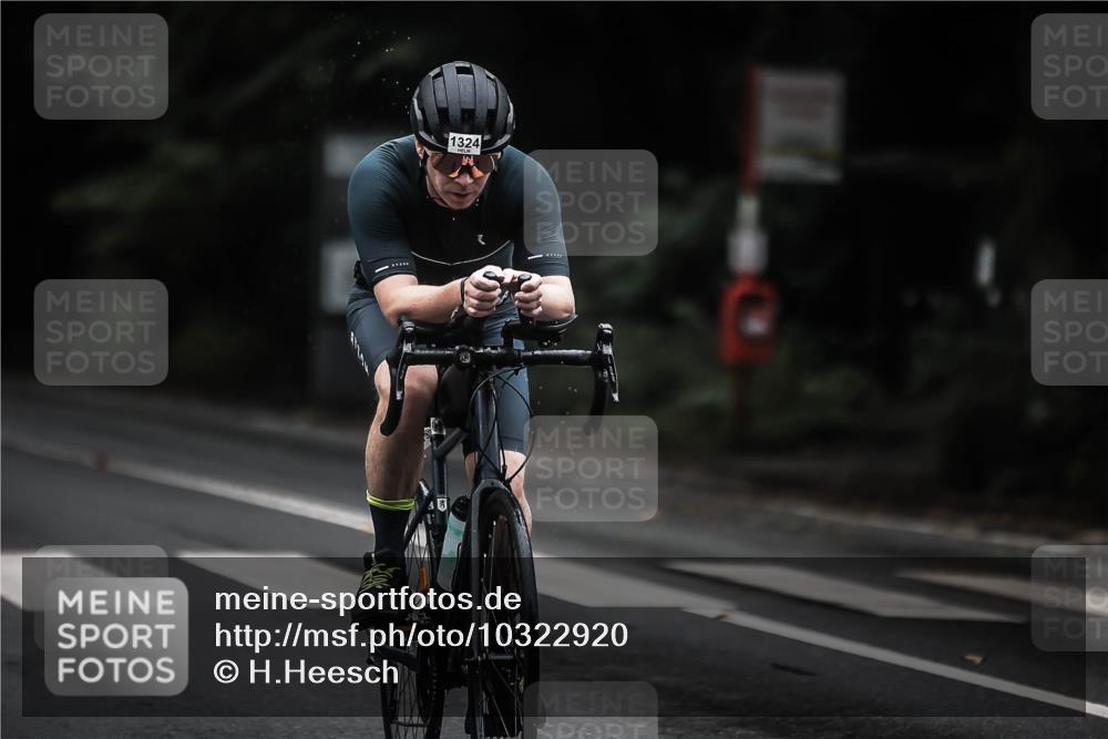 13.09.2026 - Stadtparktriathlon H.Heesch http://msf.ph/oto/10322920 13.09.2026 13:09:08 Radfahren 1230, 1290, 1324, 1350 meine-sportfotos.de