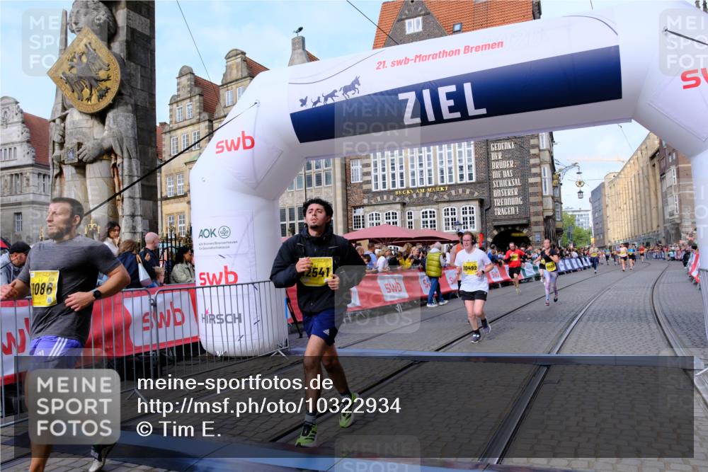 13.09.2026 - 21. swb-Marathon Bremen Tim E. http://msf.ph/oto/10322934 13.09.2026 10:59:33 Ziel 10377, 10415, 10492, 10668, 11086, 11125, 11301, 11302, 11500, 11873, 11913, 12118, 12200, 12267, 12537, 12541 meine-sportfotos.de