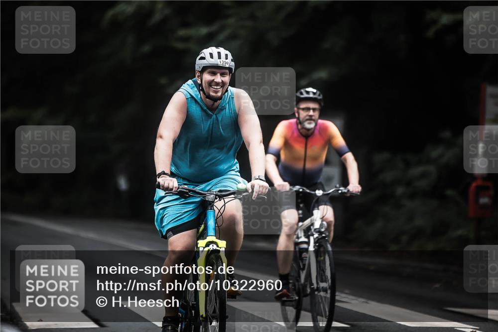 13.09.2026 - Stadtparktriathlon H.Heesch http://msf.ph/oto/10322960 13.09.2026 13:09:12 Radfahren 1290, 1324, 1350 meine-sportfotos.de