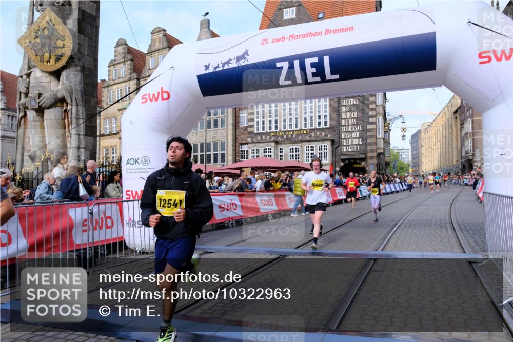 13.09.2026 - 21. swb-Marathon Bremen Tim E. http://msf.ph/oto/10322963 13.09.2026 10:59:33 Ziel 10377, 10415, 10492, 10668, 11086, 11125, 11301, 11302, 11500, 11873, 11913, 12118, 12200, 12267, 12537, 12541 meine-sportfotos.de