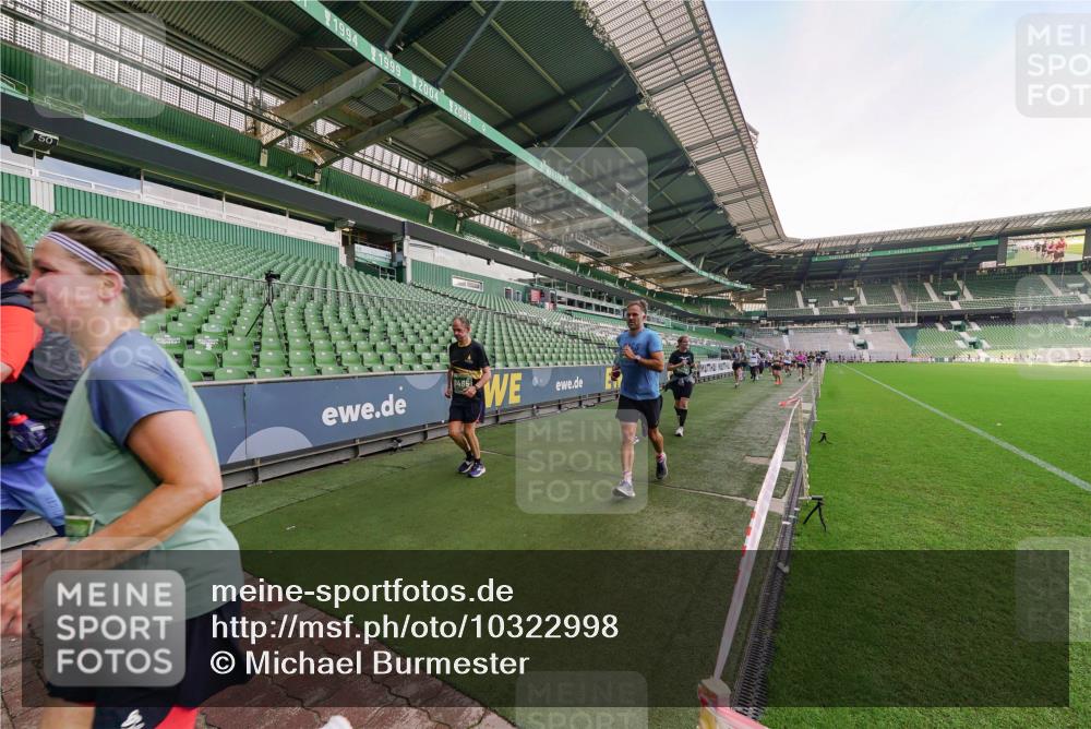13.09.2026 - 21. swb-Marathon Bremen Michael Burmester http://msf.ph/oto/10322998 13.09.2026 13:24:35 Laufen im Stadion 137, 182, 213, 294, 324, 434, 505, 533, 548, 708, 721, 723, 739, 743, 752, 815, 818, 1273, 1463, 1471, 1491, 1504, 1515, 1561, 1597, 1598, 1830, 1944, 2059, 2095, 2211, 2252, 2267, 2271, 2286, 2312, 2323, 2354, 2445, 2465, 2483, 2495, 2497, 2503, 2506, 2554, 2571, 2591, 2644, 2752, 2768, 2776, 2833, 2878, 2896, 2936, 2968, 3005, 3142, 3211, 3259, 3282, 3288, 3289, 3292, 3298, 3306, 3312, 3329, 3364, 3381, 3390, 3395, 3423, 3447, 3727, 3770, 3819, 4466, 4467 meine-sportfotos.de