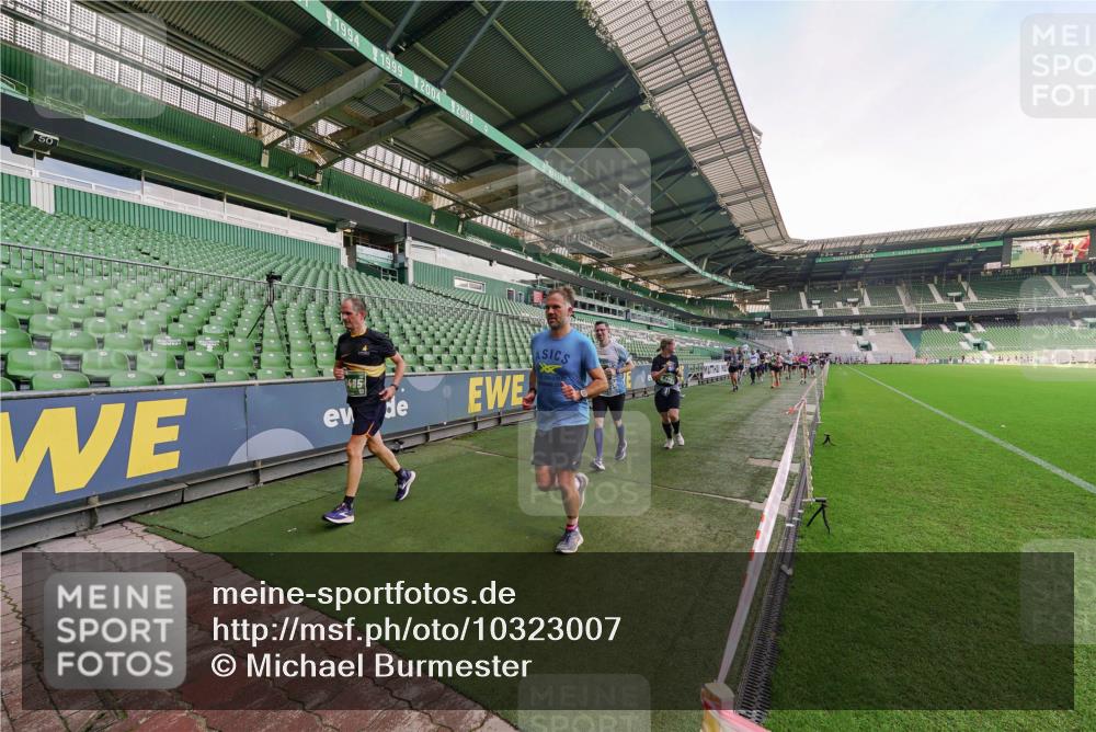 13.09.2026 - 21. swb-Marathon Bremen Michael Burmester http://msf.ph/oto/10323007 13.09.2026 13:24:35 Laufen im Stadion 137, 182, 213, 294, 324, 434, 505, 533, 548, 708, 721, 723, 739, 743, 752, 815, 818, 1273, 1463, 1471, 1491, 1504, 1515, 1561, 1597, 1598, 1830, 1944, 2059, 2095, 2211, 2252, 2267, 2271, 2286, 2312, 2323, 2354, 2445, 2465, 2483, 2495, 2497, 2503, 2506, 2554, 2571, 2591, 2644, 2752, 2768, 2776, 2833, 2878, 2896, 2936, 2968, 3005, 3142, 3211, 3259, 3282, 3288, 3289, 3292, 3298, 3306, 3312, 3329, 3364, 3381, 3390, 3395, 3423, 3447, 3727, 3770, 3819, 4466, 4467 meine-sportfotos.de