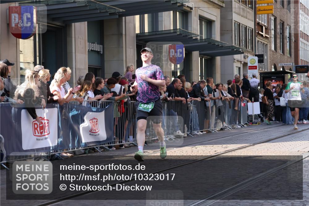 13.09.2026 - 21. swb-Marathon Bremen Strokosch-Dieckow http://msf.ph/oto/10323017 13.09.2026 13:18:52 Ziel 189, 666, 1599, 2007, 2390, 2423, 2535, 3182, 3508, 4819, 4857, 5172, 6008, 6137, 6310, 6633, 7154, 7647, 7686, 7754, 7791, 9512, 9552, 9638, 9805, 13184, 307, 465, 2324, 2948, 3631, 4120, 4413, 4642, 4916, 5277, 5867, 6787, 7104, 7163, 7245, 7602, 7791, 8540, 8743, 9275, 9327, 9833 meine-sportfotos.de
