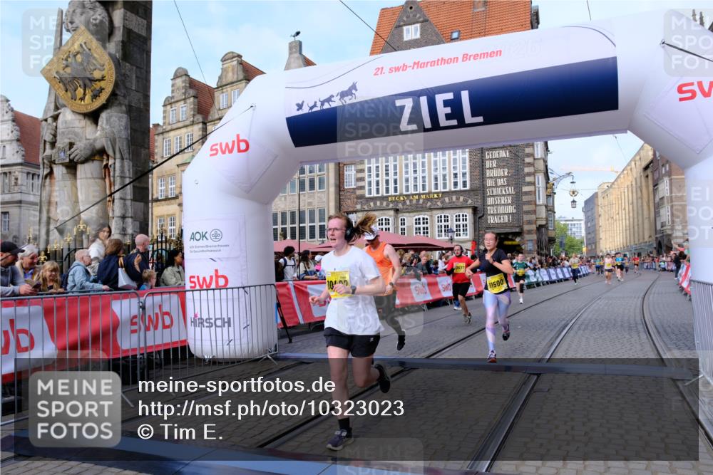 13.09.2026 - 21. swb-Marathon Bremen Tim E. http://msf.ph/oto/10323023 13.09.2026 10:59:34 Ziel 10377, 10415, 10492, 10668, 11086, 11125, 11301, 11302, 11500, 11873, 11913, 12118, 12200, 12267, 12537, 12541 meine-sportfotos.de