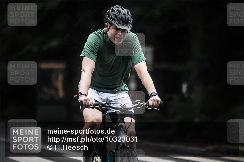 13.09.2026 - Stadtparktriathlon H.Heesch http://msf.ph/oto/10323031 13.09.2026 13:09:22 Radfahren 1217, 1254, 1288, 1362 meine-sportfotos.de