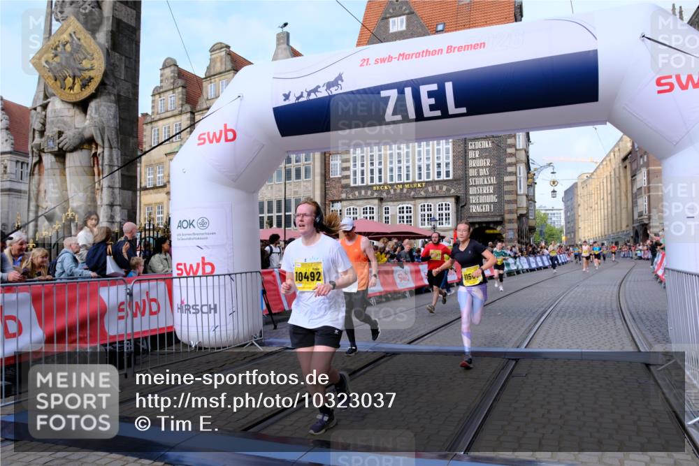13.09.2026 - 21. swb-Marathon Bremen Tim E. http://msf.ph/oto/10323037 13.09.2026 10:59:34 Ziel 10377, 10415, 10492, 10668, 11086, 11125, 11301, 11302, 11500, 11873, 11913, 12118, 12200, 12267, 12537, 12541 meine-sportfotos.de