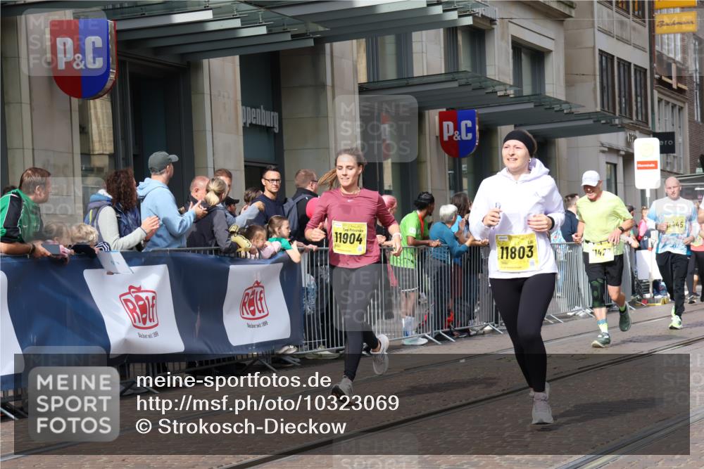 13.09.2026 - 21. swb-Marathon Bremen Strokosch-Dieckow http://msf.ph/oto/10323069 13.09.2026 10:59:46 Ziel 10175, 10691, 10758, 10867, 11016, 11071, 11158, 11159, 11160, 11250, 11259, 11427, 11445, 11453, 11524, 11525, 11528, 11587, 11588, 11589, 11637, 11879, 11904, 11907, 12123, 12238, 12239, 12274, 12352, 12388, 10147, 10236, 10355, 10669, 10745, 10922, 10928, 10929, 11054, 11056, 11089, 11151, 11194, 11207, 11419, 11501, 11519, 11594, 11803, 12138, 12242, 12243, 12295, 12481 meine-sportfotos.de