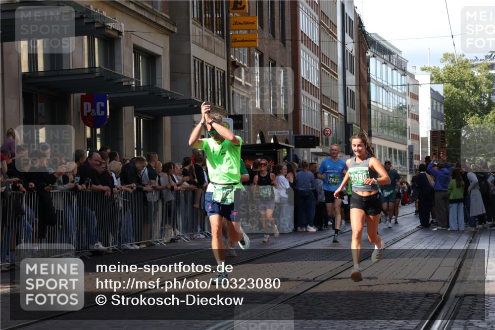 13.09.2026 - 21. swb-Marathon Bremen Strokosch-Dieckow http://msf.ph/oto/10323080 13.09.2026 13:18:55 Ziel 189, 666, 1599, 2007, 2390, 2423, 2535, 3182, 3508, 4319, 4819, 4857, 5172, 5371, 6008, 6137, 6633, 7154, 7647, 7686, 7754, 9512, 9552, 9638, 9805, 307, 465, 2324, 2948, 3631, 4120, 4413, 4642, 4916, 5277, 5867, 6310, 6787, 7104, 7154, 7163, 7602, 7791, 8540, 8743, 9327, 9833, 13184 meine-sportfotos.de
