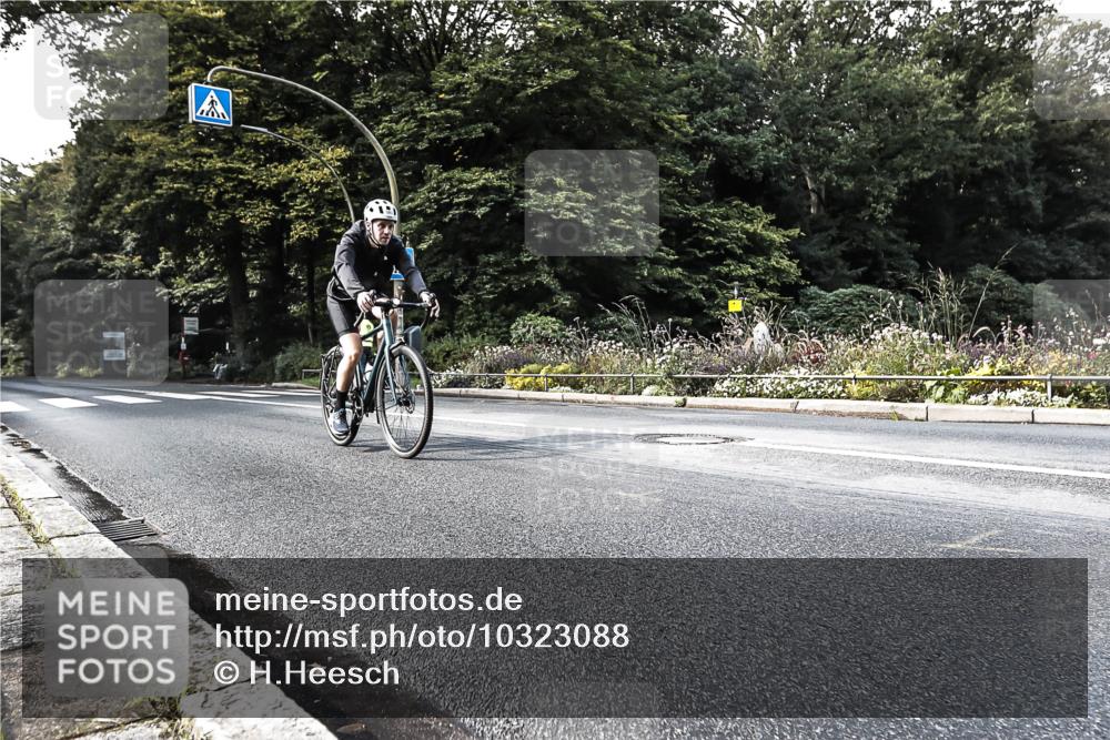 13.09.2026 - Stadtparktriathlon H.Heesch http://msf.ph/oto/10323088 13.09.2026 11:25:39 Radfahren 593, 625, 766, 771 meine-sportfotos.de