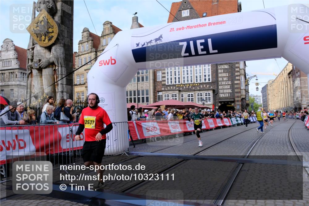 13.09.2026 - 21. swb-Marathon Bremen Tim E. http://msf.ph/oto/10323111 13.09.2026 10:59:36 Ziel 10377, 10492, 10668, 10922, 11086, 11125, 11301, 11302, 11500, 11873, 12118, 12200, 12267, 12537, 12541 meine-sportfotos.de