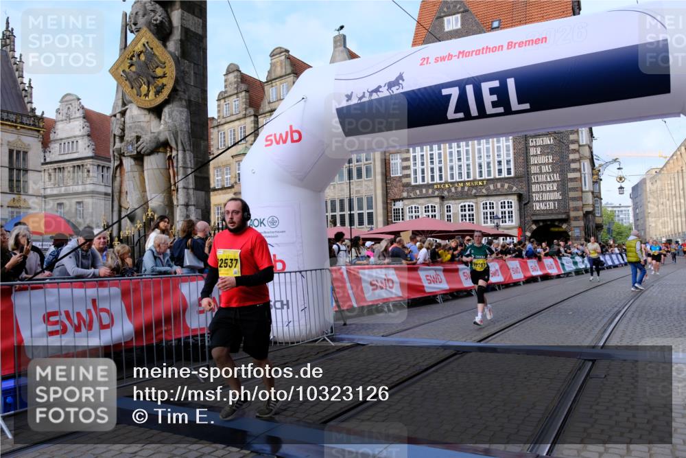 13.09.2026 - 21. swb-Marathon Bremen Tim E. http://msf.ph/oto/10323126 13.09.2026 10:59:37 Ziel 10377, 10492, 10668, 10922, 11086, 11125, 11301, 11302, 11500, 11873, 12118, 12200, 12267, 12295, 12537, 12541 meine-sportfotos.de