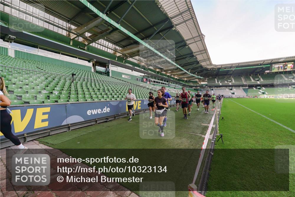 13.09.2026 - 21. swb-Marathon Bremen Michael Burmester http://msf.ph/oto/10323134 13.09.2026 13:24:52 Laufen im Stadion 137, 182, 213, 294, 324, 434, 505, 543, 548, 721, 723, 739, 743, 752, 815, 818, 966, 1273, 1410, 1443, 1459, 1463, 1471, 1491, 1504, 1515, 1561, 1597, 1598, 1830, 1944, 1953, 2058, 2059, 2095, 2211, 2252, 2267, 2271, 2286, 2308, 2312, 2323, 2354, 2445, 2465, 2483, 2495, 2497, 2503, 2506, 2554, 2571, 2591, 2644, 2752, 2762, 2768, 2776, 2833, 2878, 2896, 2936, 2968, 2981, 3005, 3142, 3211, 3259, 3282, 3288, 3289, 3292, 3298, 3306, 3312, 3329, 3364, 3381, 3390, 3395, 3770 meine-sportfotos.de