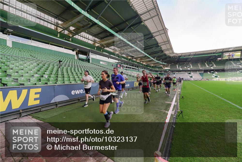 13.09.2026 - 21. swb-Marathon Bremen Michael Burmester http://msf.ph/oto/10323137 13.09.2026 13:24:52 Laufen im Stadion 137, 182, 213, 294, 324, 434, 505, 543, 548, 721, 723, 739, 743, 752, 815, 818, 966, 1273, 1410, 1443, 1459, 1463, 1471, 1491, 1504, 1515, 1561, 1597, 1598, 1830, 1944, 1953, 2058, 2059, 2095, 2211, 2252, 2267, 2271, 2286, 2308, 2312, 2323, 2354, 2445, 2465, 2483, 2495, 2497, 2503, 2506, 2554, 2571, 2591, 2644, 2752, 2762, 2768, 2776, 2833, 2878, 2896, 2936, 2968, 2981, 3005, 3142, 3211, 3259, 3282, 3288, 3289, 3292, 3298, 3306, 3312, 3329, 3364, 3381, 3390, 3395, 3770 meine-sportfotos.de